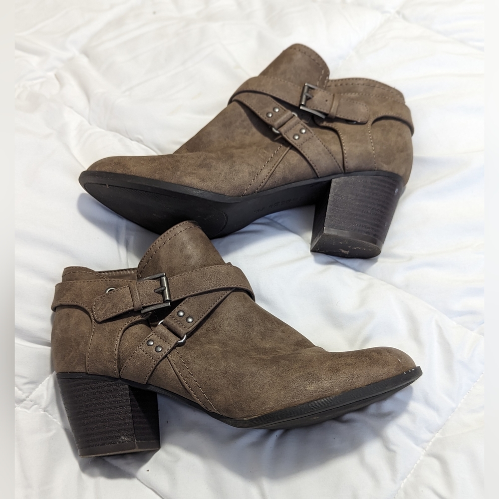 Indigo Rd women's brown ankle boots Sz: 10 M